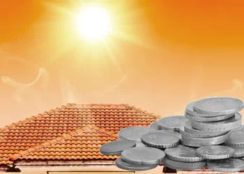Klima Förderung - Sonne über Dach, Münzen in der Ecke.